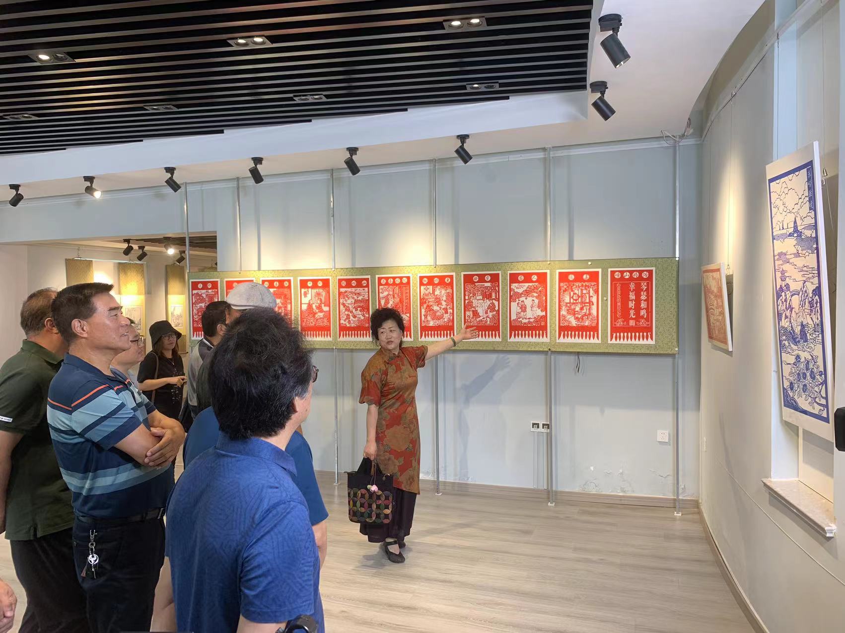 喚醒心靈深處的美好記憶——嶗山非遺剪紙創(chuàng)作展與專業(yè)化經(jīng)紀人服務的融合探索